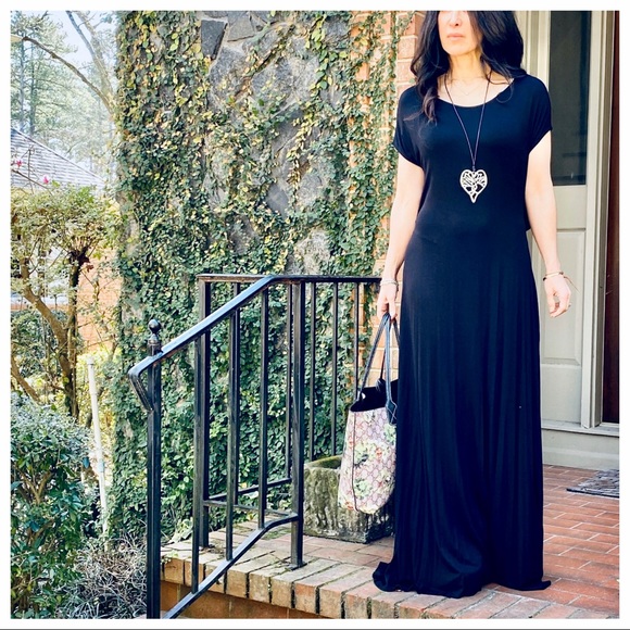 Black open back chic maxi dress with side pockets - Picture 6 of 6